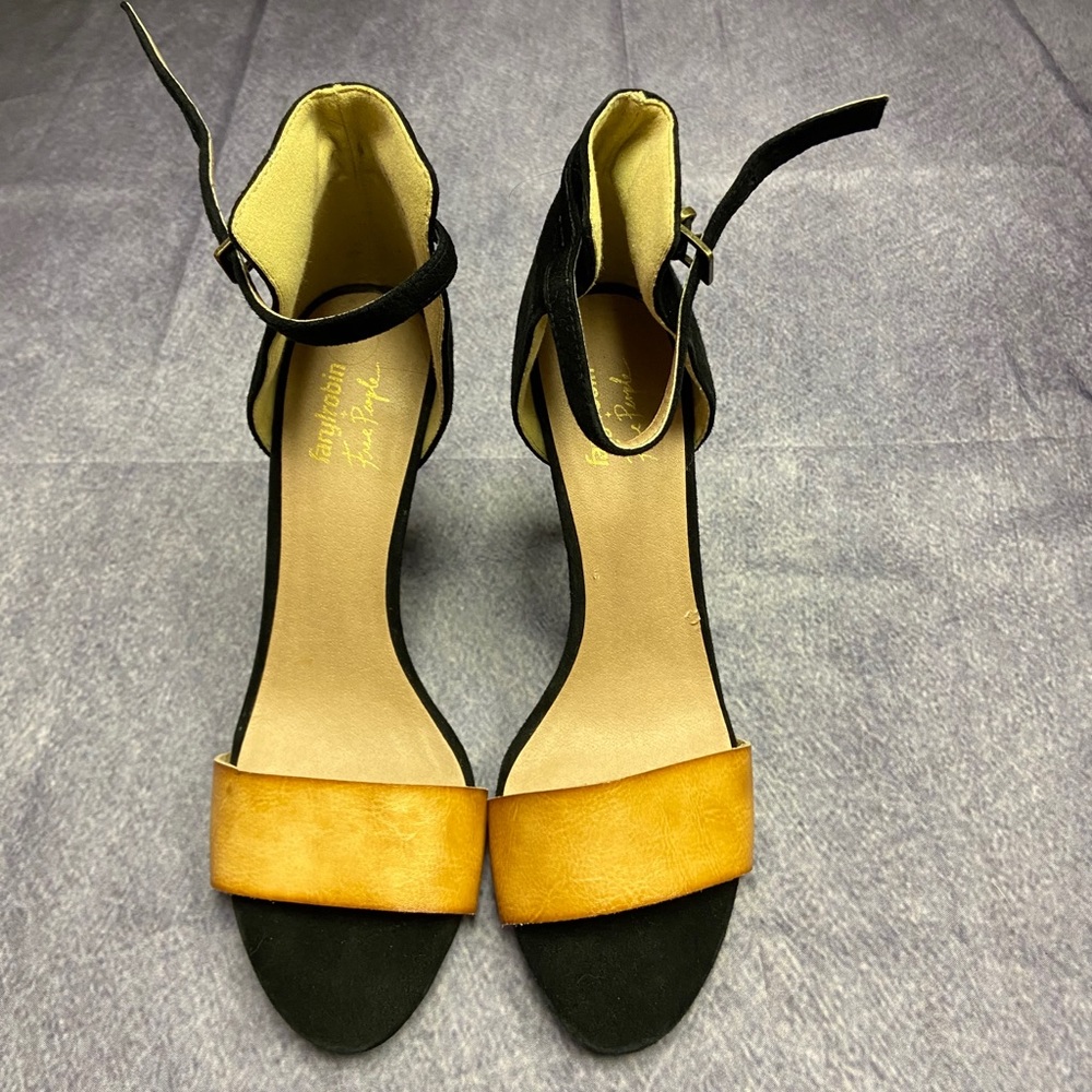 Cute Free People size 7 heels